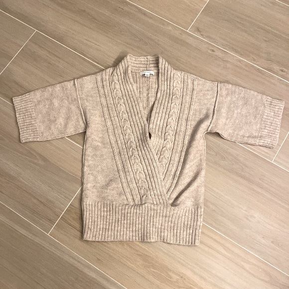 BANANA REPUBLIC~CABLE KNIT SWEATER~SMALL - Picture 2 of 7